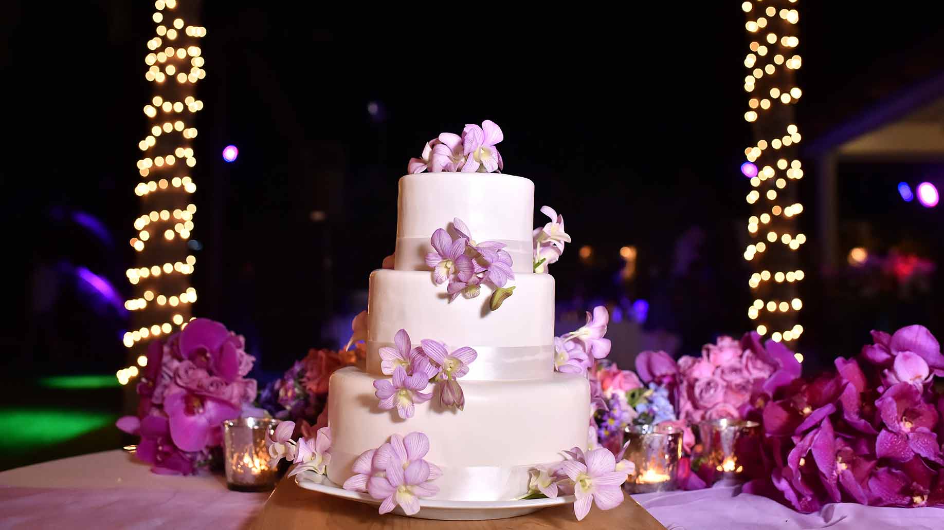 the living room wedding cake
